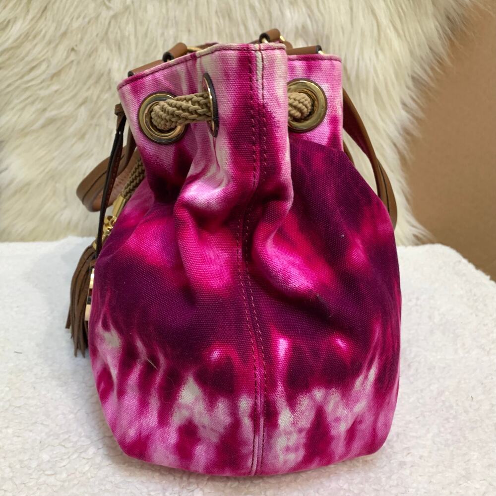 MICHAEL KORS MARINA Large Gathered Pink Tie-Dyed Canvas Drawstring Tassel Tote - Picture 4 of 15